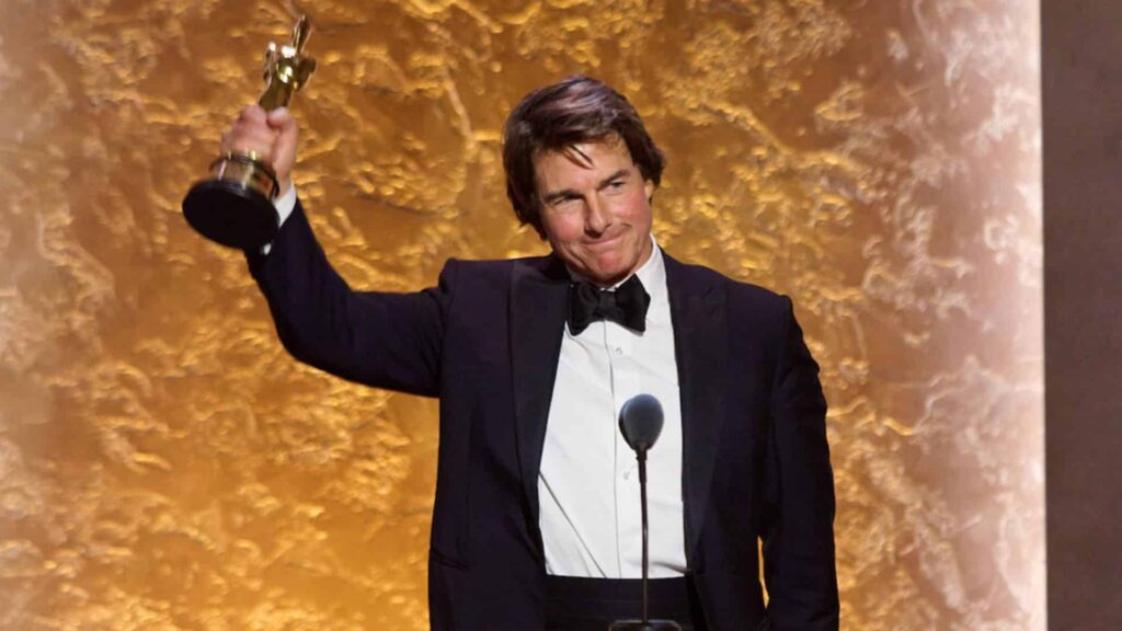 tomcruiseoscarsgovernorsawards TOM and CHILL