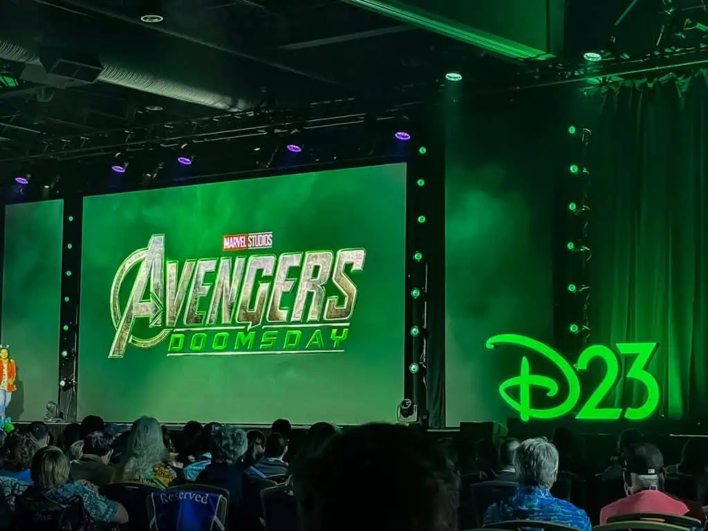 AVENGERSdoomsdaylogo1024x768 Tom Chill Η φωτεινή πλευρά του Θεάματος